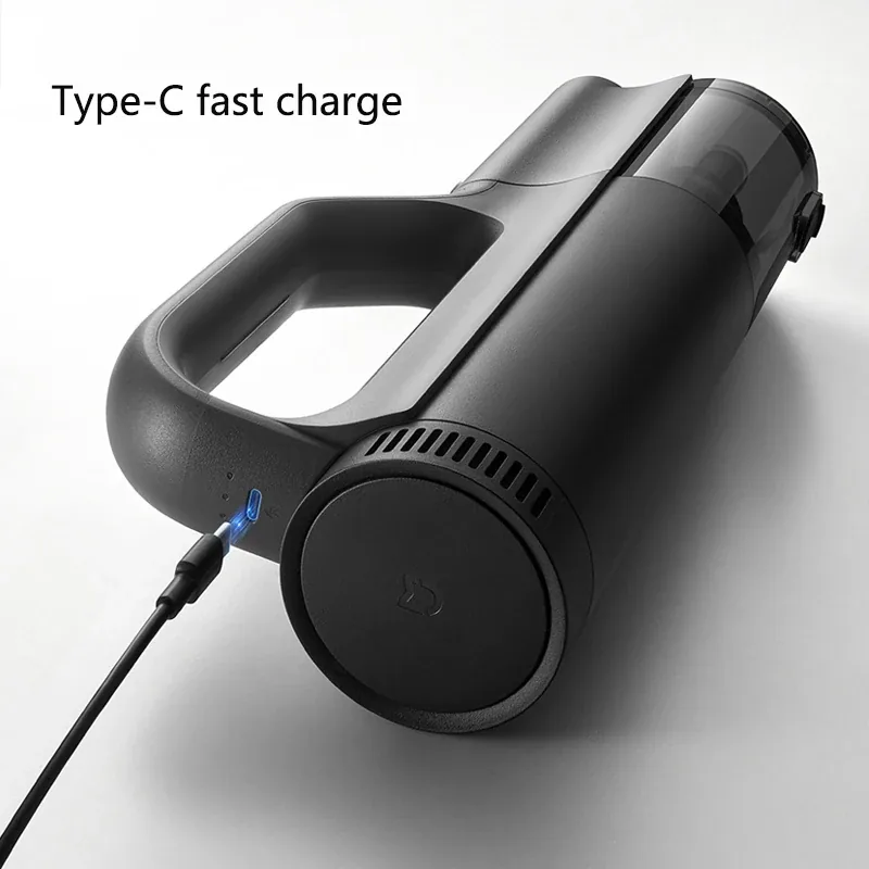 Type-C 케이블로 충전하는 모습